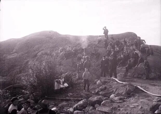 Сто лет тому назад дата выхода. СТО лет тому назад. Фото 100 лет назад. Boerum Hill 100 лет назад. Фото Ригахой 100 лет назад.