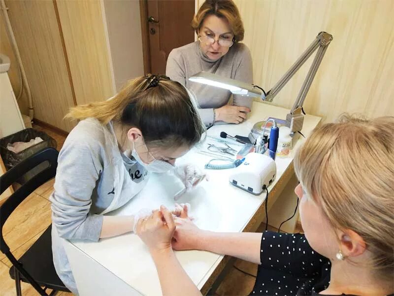 Маникюр нуль обучение урок. Ногти обучение. ногти на учебу. школа маникюра и педикюра в москве. обучения с нуля курсы ногтевого сервиса.