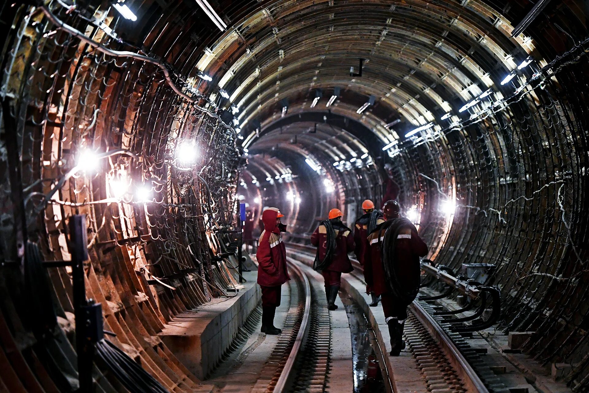 Соединить тоннели. Туннели под землей. Московский метрополитен 2022 тоннель. Оборотный тупик метро. Метро кудрово тоннель.