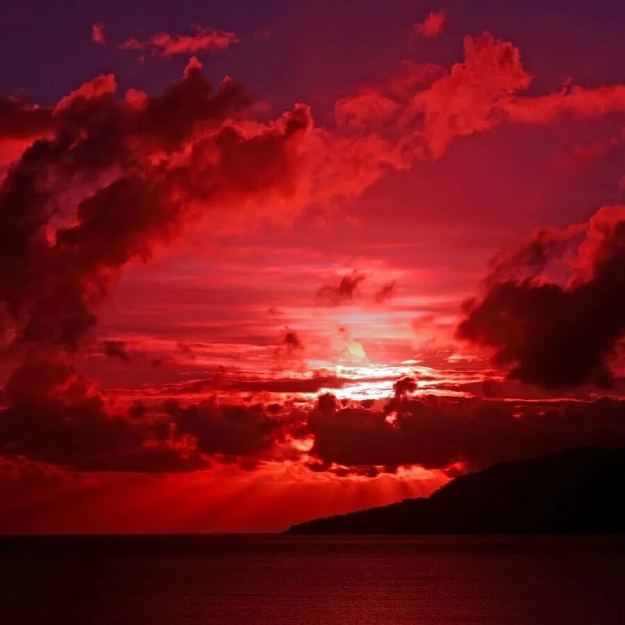 Красный закат. Красное небо. Красный закат примета. Алые небеса дорама 2021. Красные облака.