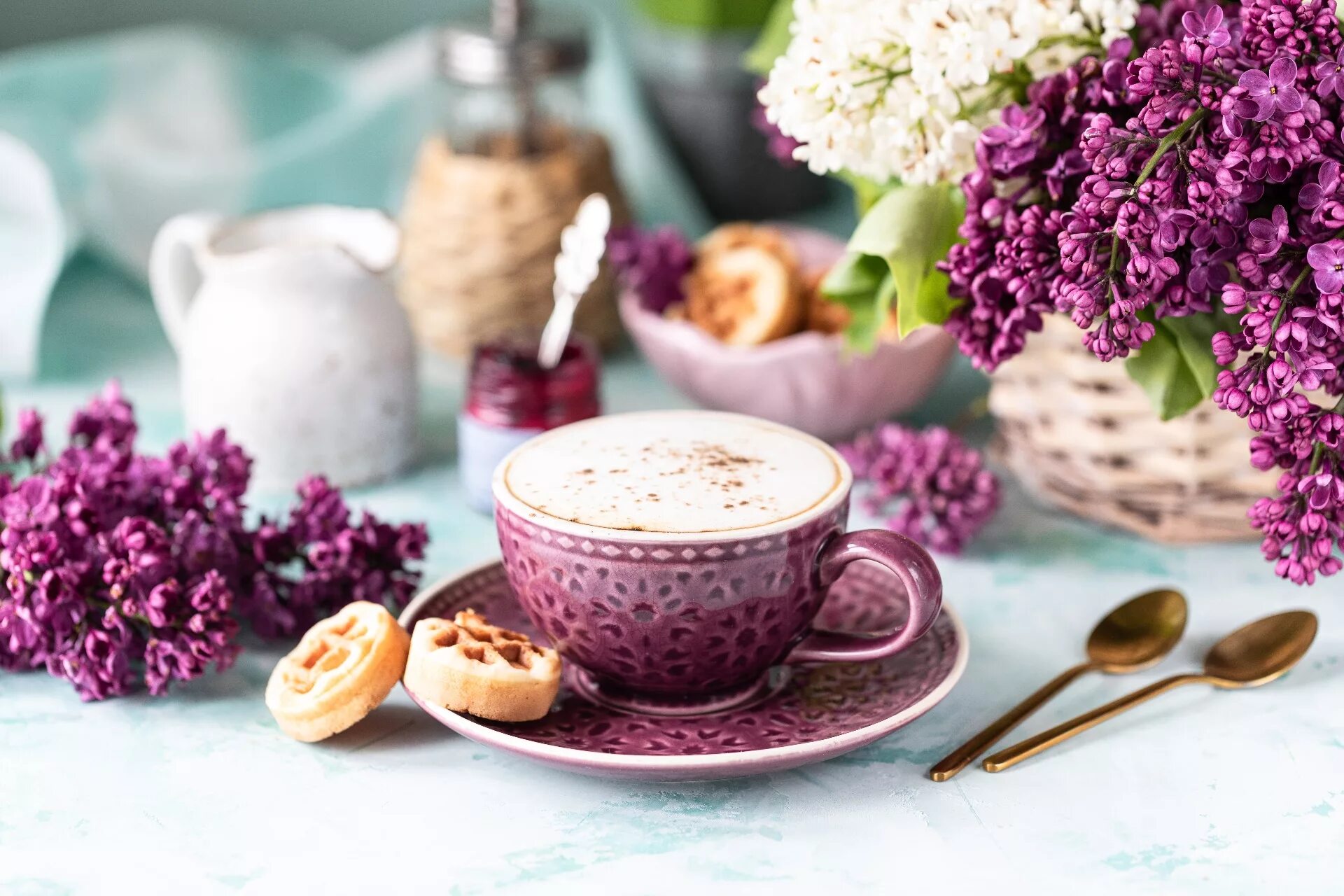 Какое сегодня утро. Кофе и цветы. Весенний завтрак. Чай с сиренью. Чашка чайная сирень.