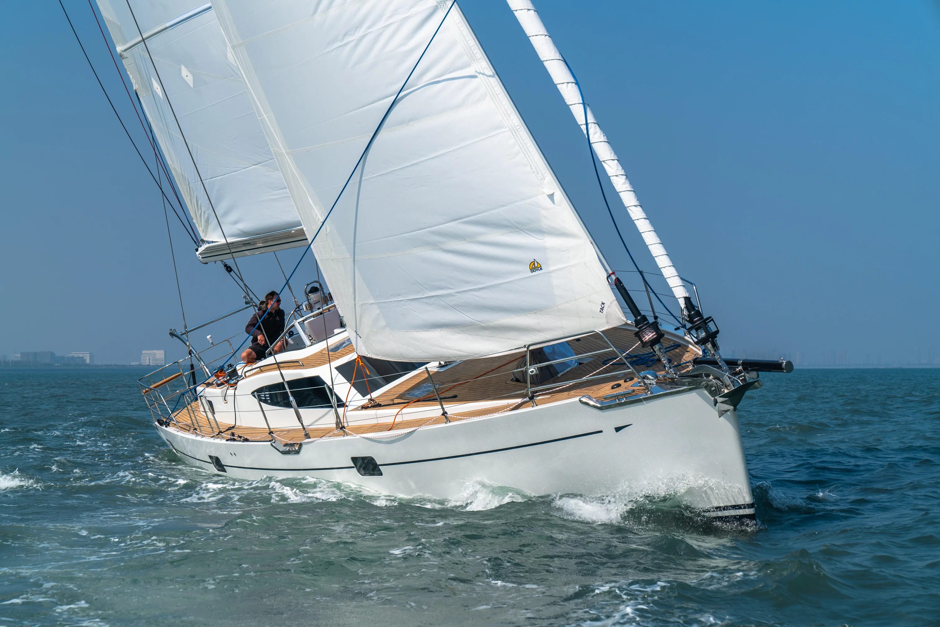 Cross sailing