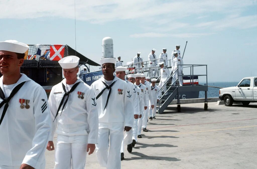 Ships crew. Сан-Диего (военно-морская база). Авиабаза Сан Диего. Турецкие моряки. Авиабаза морской.