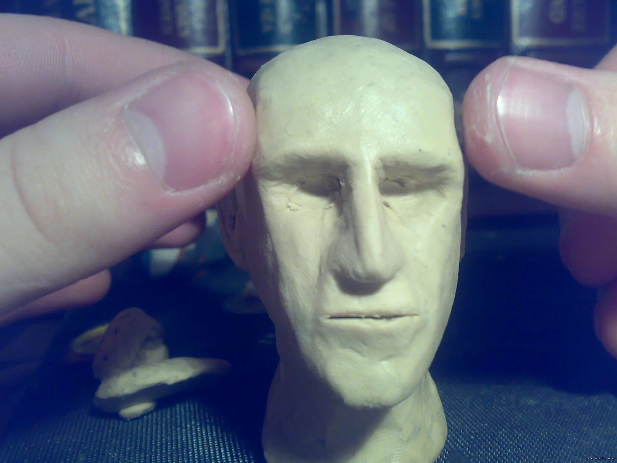 Голова из пластилина 6 класс. Голова из скульптурного пластилина. Лепка головы человека. Лепка лица. Лепка головы из пластилина.