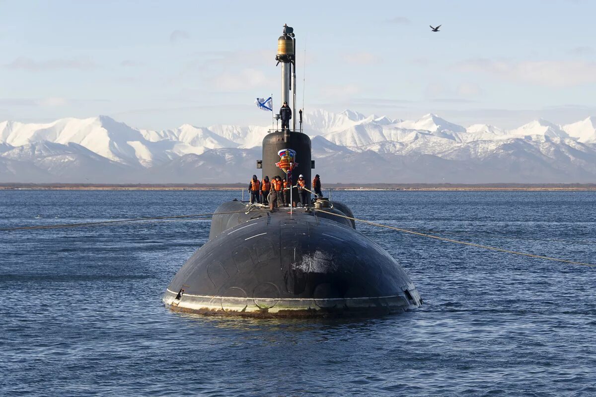 Военный моряк подводник. Атомная подводная лодка ВМФ РФ.