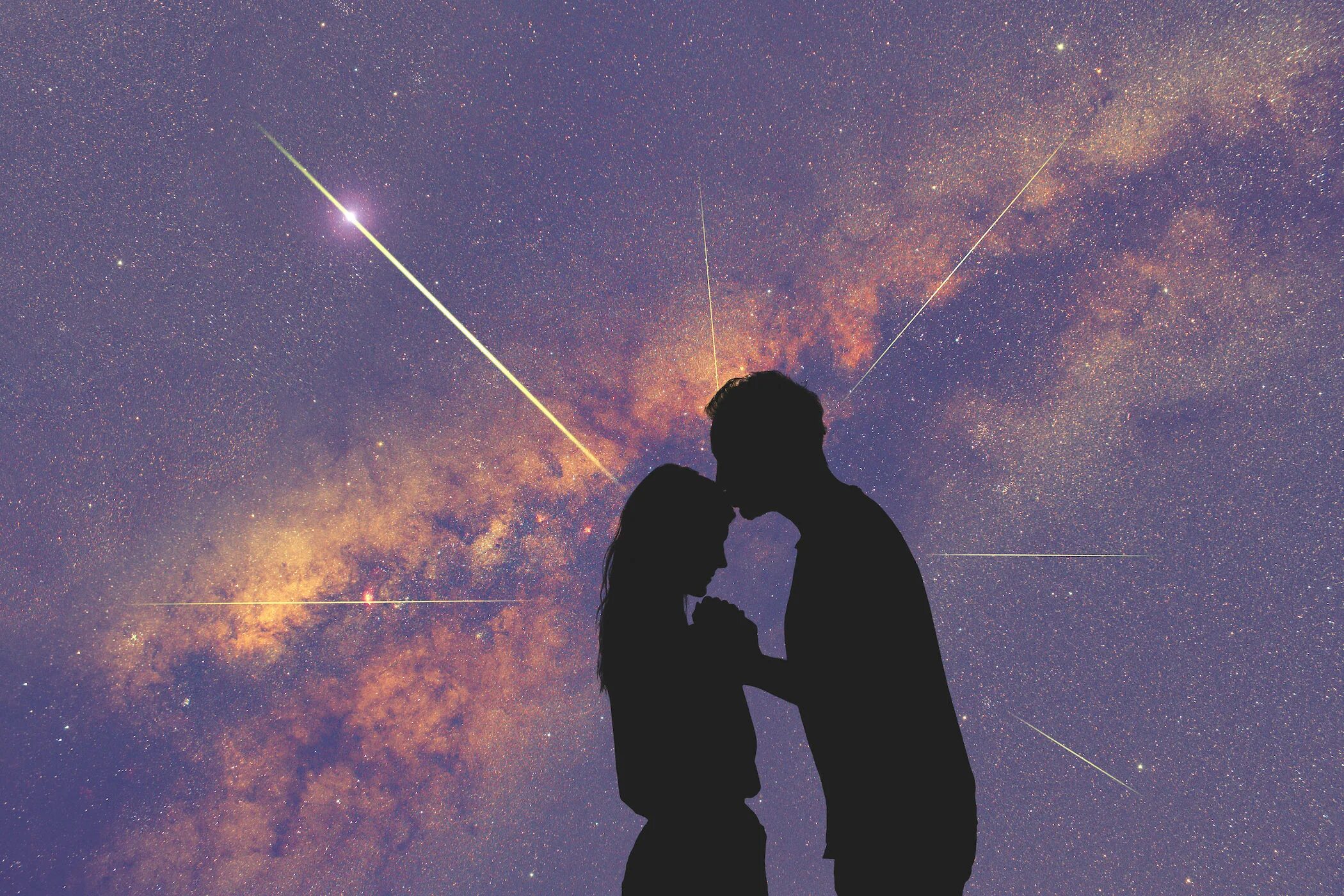 Влюбленные под звездами. Звездное небо и влюбленные. Влюбленная пара и звездное небо. Силуэт пары под Звёздным небом. Почему люди тянутся к звездам