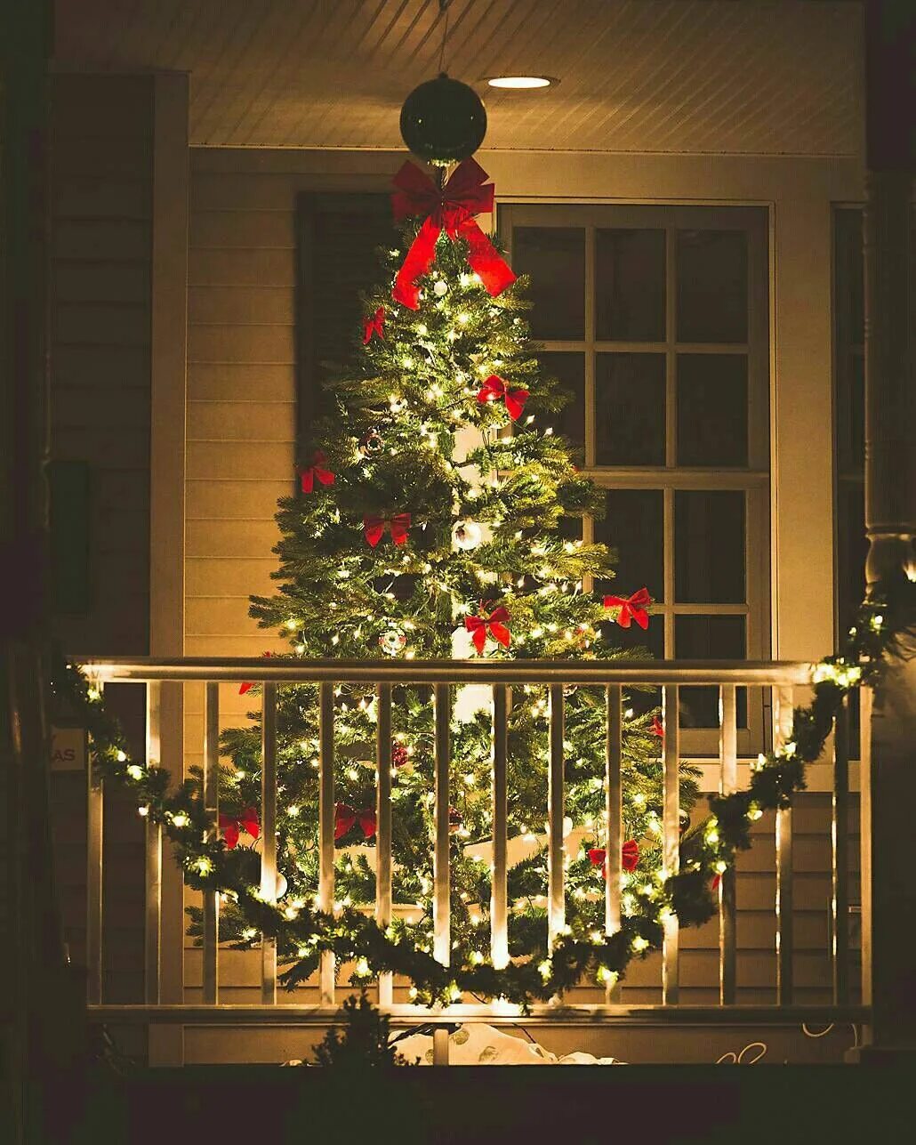 Эстетичные новогодние ёлки. Рождественская елка. Эстетика нового года. Новогодние обои. Эстетично украшенная елка.