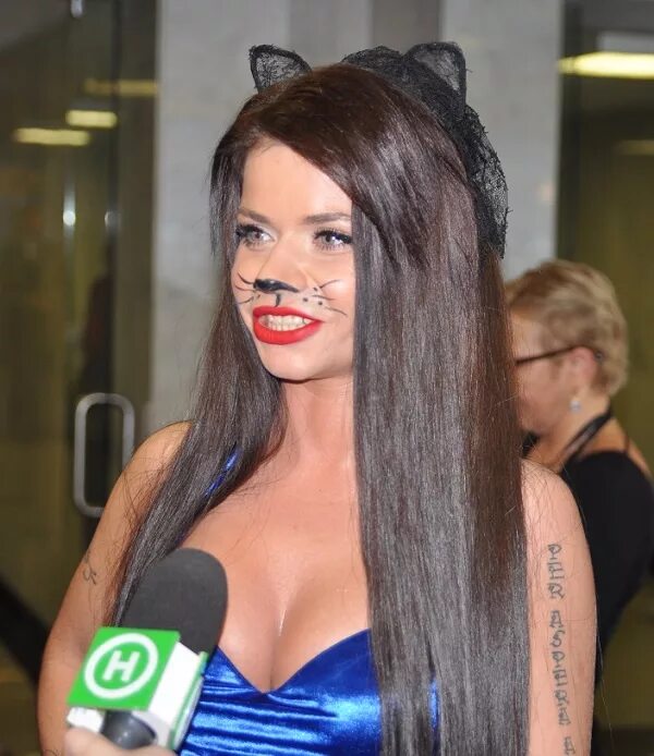 образ бьянки в париже. бьянка певица сейчас выглядит 2023. бьянка певица. бьянка певица. парижский стиль в одежде.