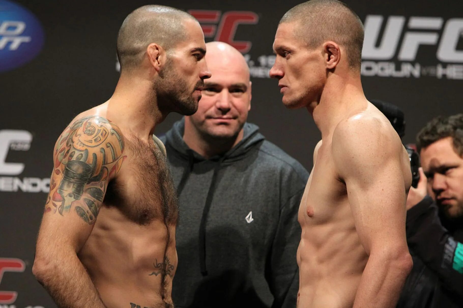 Конор. Встать боец. Вставай солдат. У солдата встал. Встать боец.