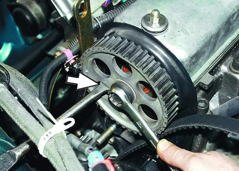 Распредвал 2115 инжектор 8 клапанов. Крышка клапанов ваз 2110 8 клапанов инжектор. Патрубки охлаждения ваз 2115. Сальник на распредвал ваз 2114 8 клапанная. Ваз 2115 8 клапанная.