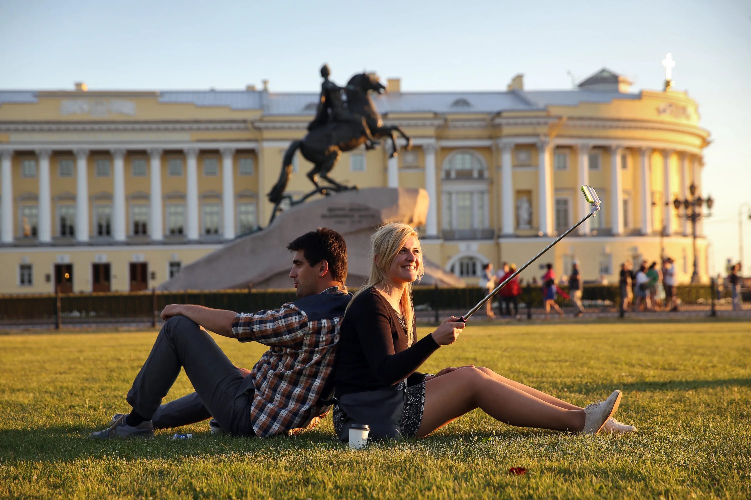 Туристы в СПБ. Экскурсанты в Питере. Деловой туризм Петербург. Туристы в Питере летом.