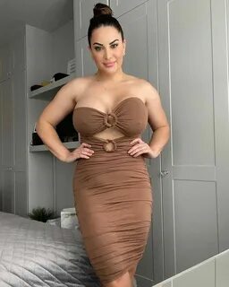 Sophie lowson