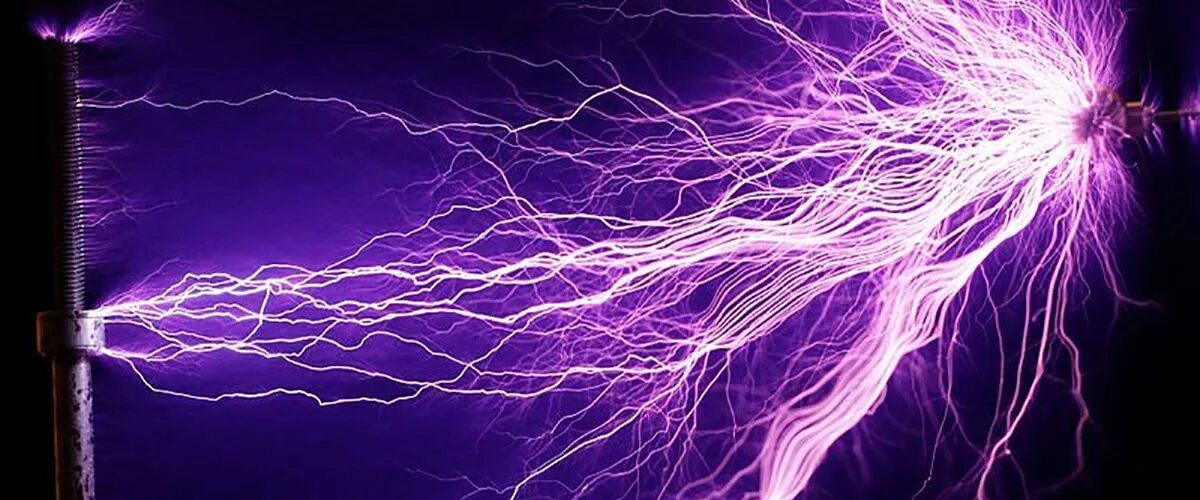 Включи электрическим разрядом. Розовое электричество. Включи электрическим разрядом. Включи электрическим разрядом. Эксперименты с катушкой теслы.