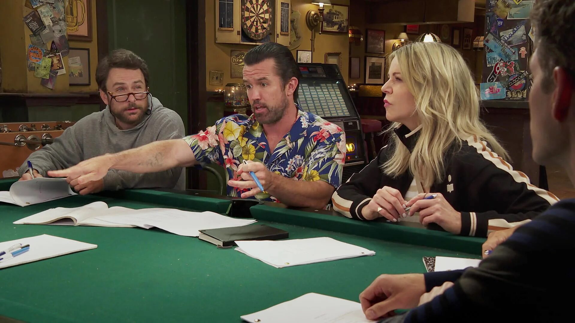 В филадельфии всегда солнечно 15 сезон. В филадельфии всегда солнечно мем. В филадельфии всегда солнечно аквапарк. В филадельфии всегда солнечно мем. Чарли дэй в филадельфии всегда солнечно.