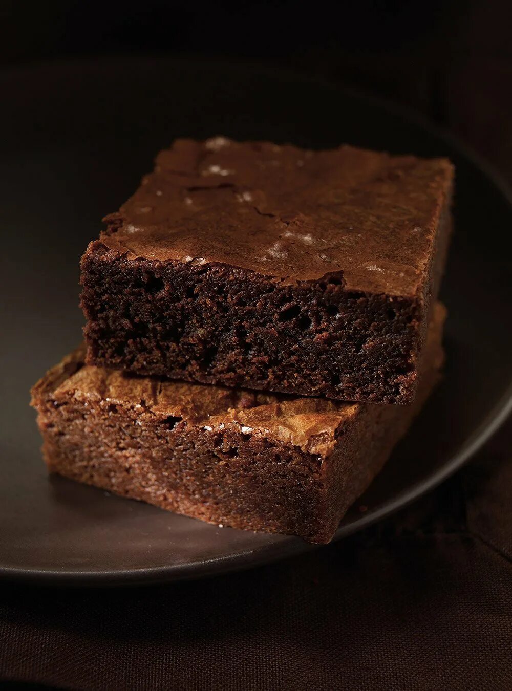 Торт брауни рецепт классический. Шоколадный Брауни. Американский десерт Брауни. Пирог Брауни шоколадный. Шоколадное пирожное Брауни.