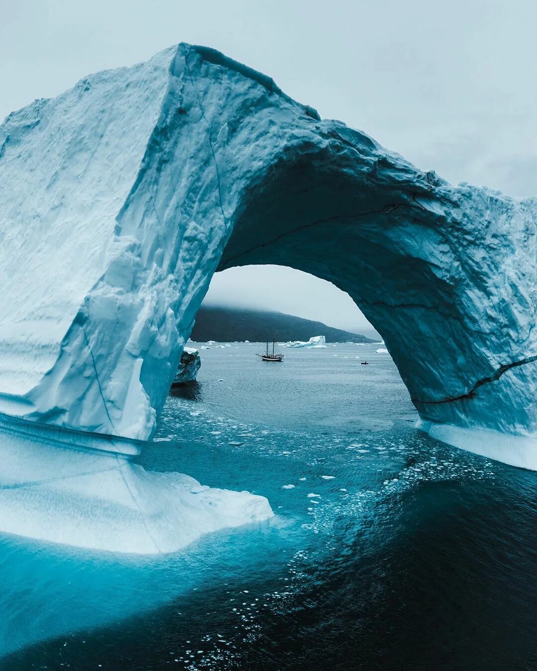 Нравится объемные волосы ножки. Красота природы. Горы. Долина десяти пиков озеро морейн альберта канада. Озеро морейн альберта канада.