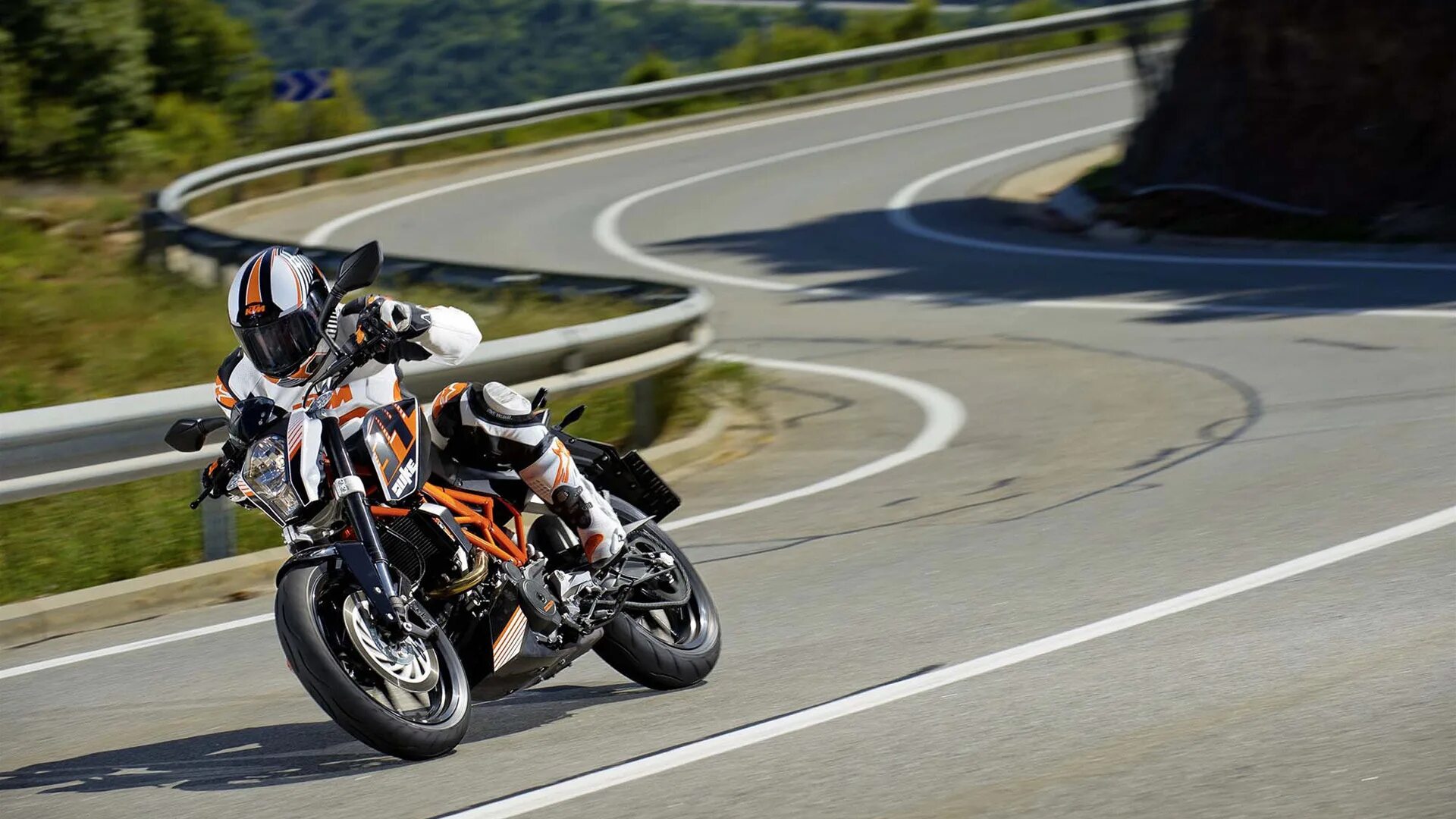 KTM Duke 390. KTM Duke 390 2014. КТМ 390 адвенчер. Мотоциклист на KTM Duke 390.