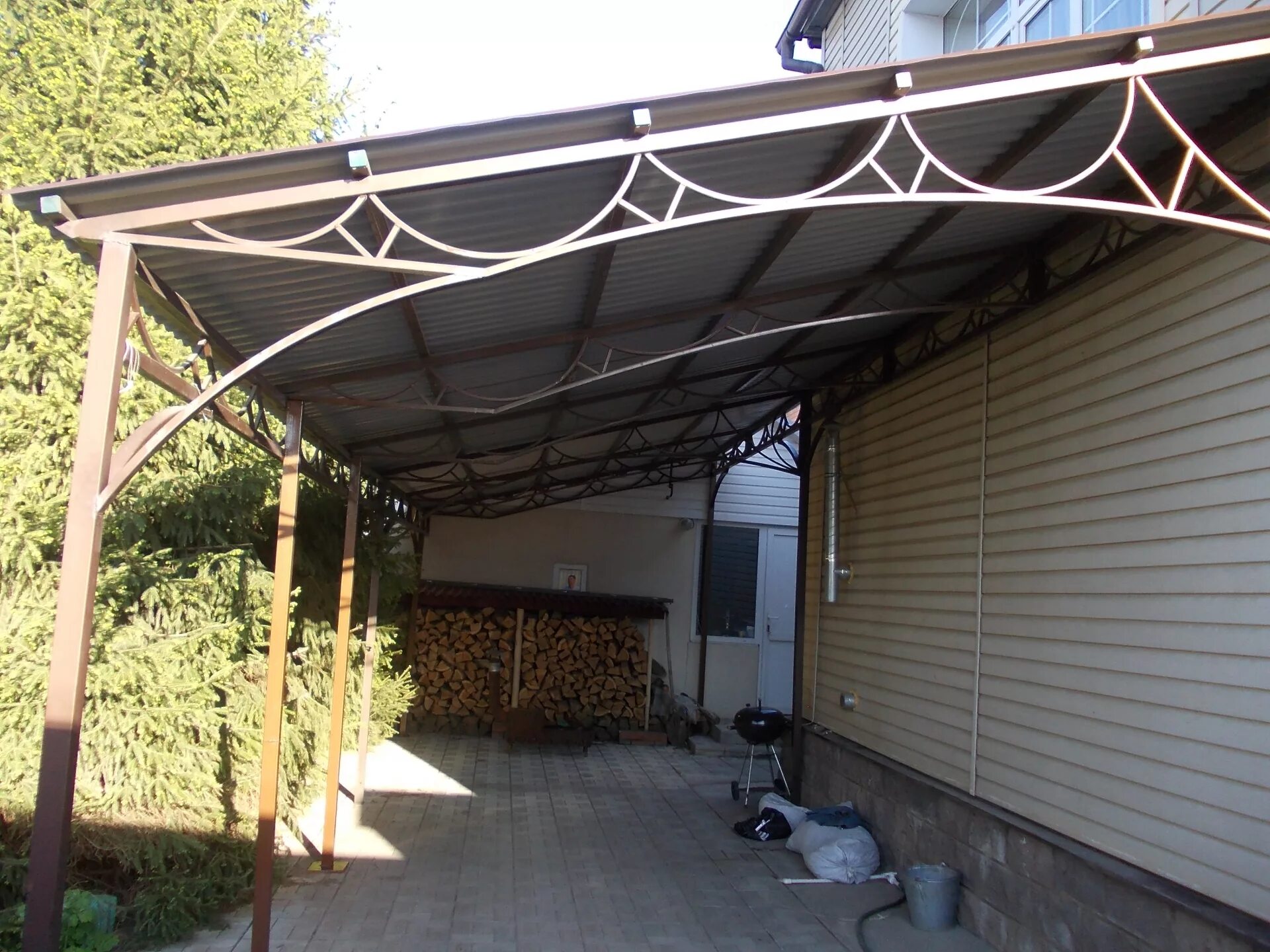 навес односкатныйметалопрофиль. навес 2х2 односкатный. навес из профнастила односкатный. односкатный навес для автомобиля. навес из профнастила односкатный.