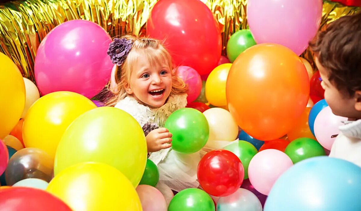 Детский праздник. Воздушные шары для детей. Праздник с воздушными шарами. Дети с воздушными шарами.