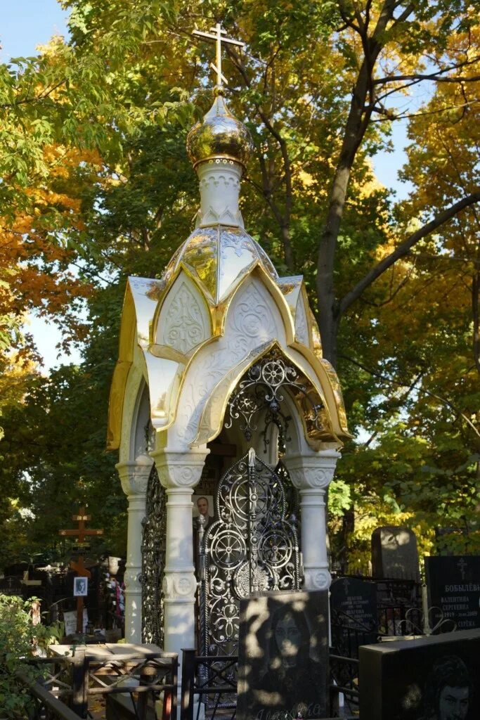 духовская церковь на даниловском кладбище. даниловское кладбище склеп. духовская церковь на даниловском кладбище. церковь николая чудотворца на даниловском кладбище. часовня на даниловском кладбище.