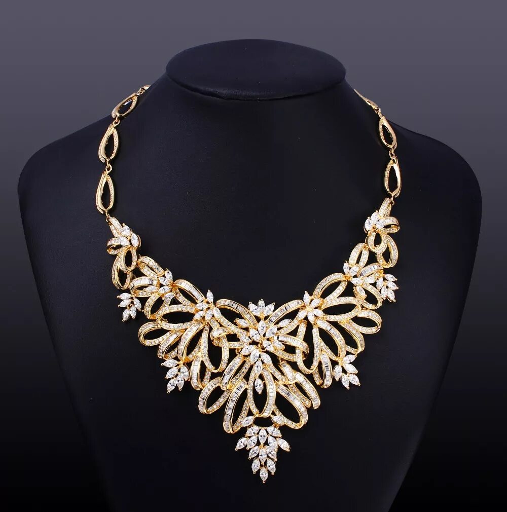 золотое колье. колье necklace. красивая бижутерия. украшения. красивая бижутерия.