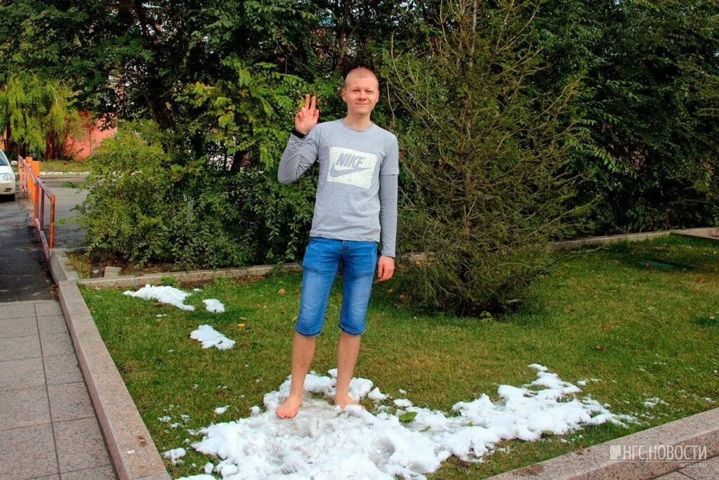 Ходить в одной футболке дома
