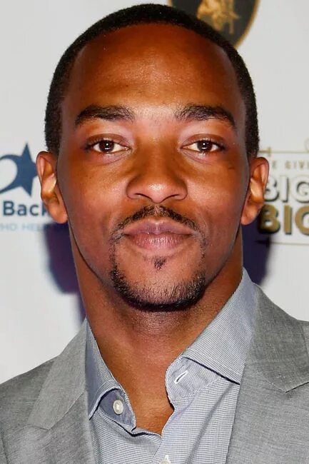 Сэмюэл мак. Actor make. Энтони маки 8 миля. Энтони маки anthony mackie энтони маки — американский. Энтони маки сэм уилсон.