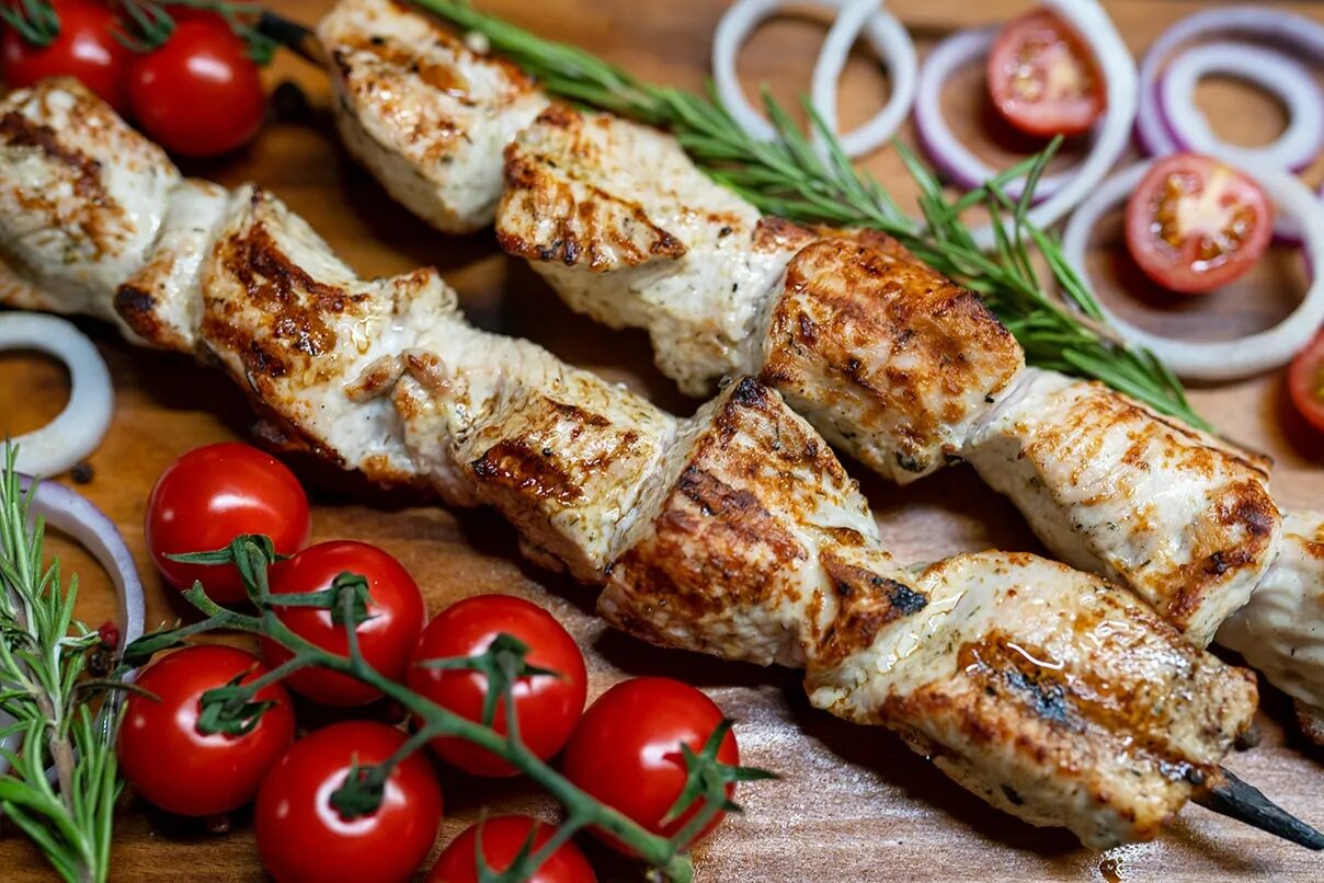 Вкусный шашлык из филе курицы. Шашлык из курицы. шашлык филе. шашлык из филе. шашлык из курицы фото.