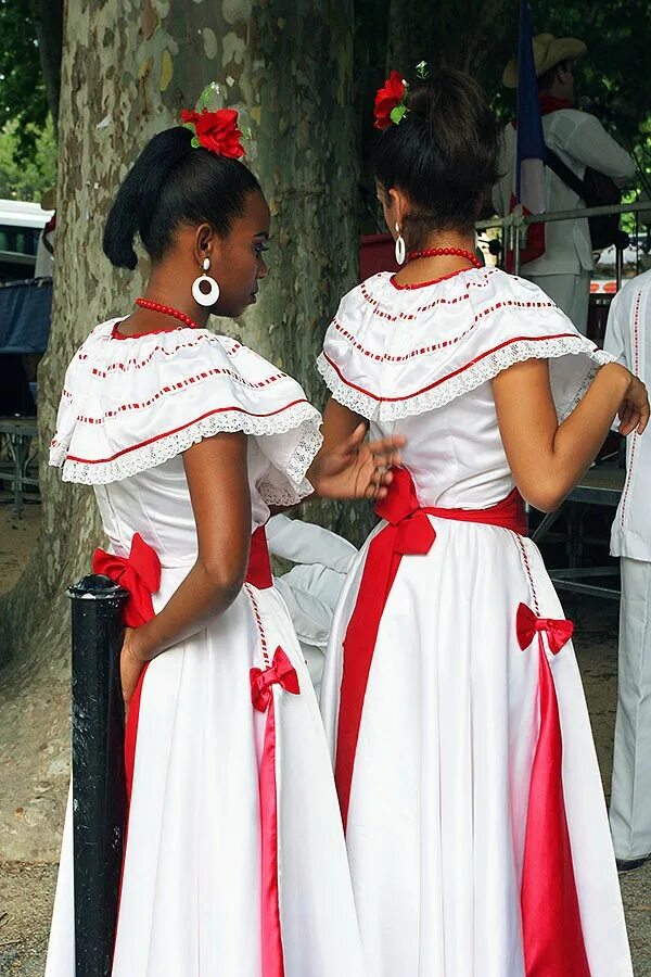 Кубинский стиль в одежде. Кубинский национальный костюм. Кубинский народный костюм. Платье в кубинском стиле.