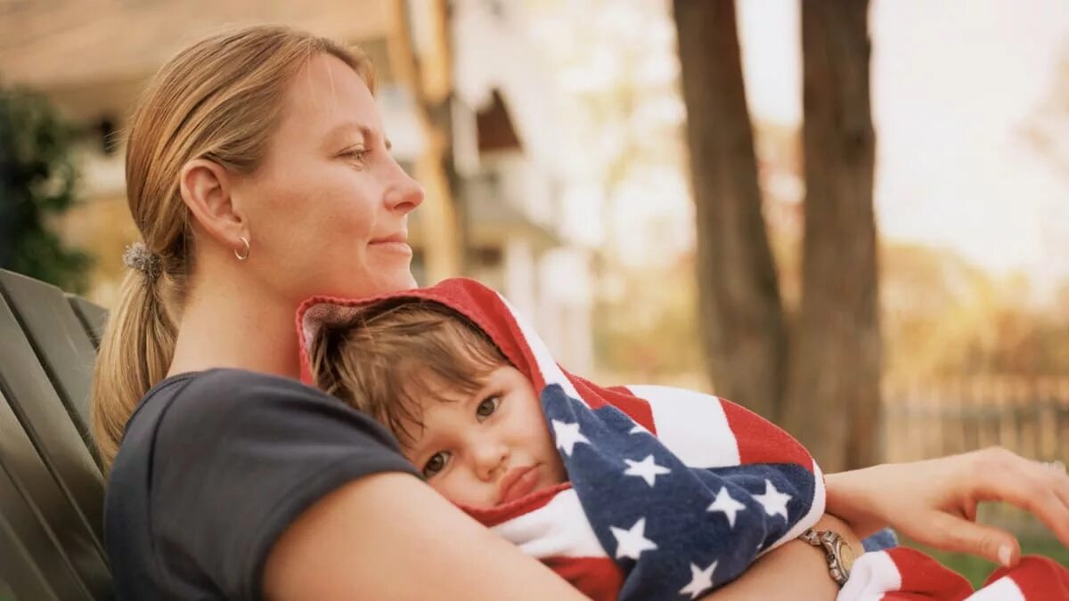 Зрелые немецкие мамы. День матери в США. Мама США. Американская семья. Американская семья дети.