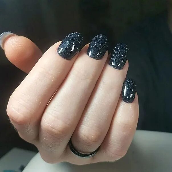 Маникюр со светоотражающим черным 33 Black Glitter Nails Designs That Are More Glam Than Goth Маникюр