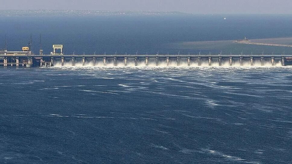 Водохранилище Волжской ГЭС. Волгоградское водохранилище ГЭС. Волжская ГЭС Волгоград. Плотина ГЭС Волгоград. Приливная волна славы