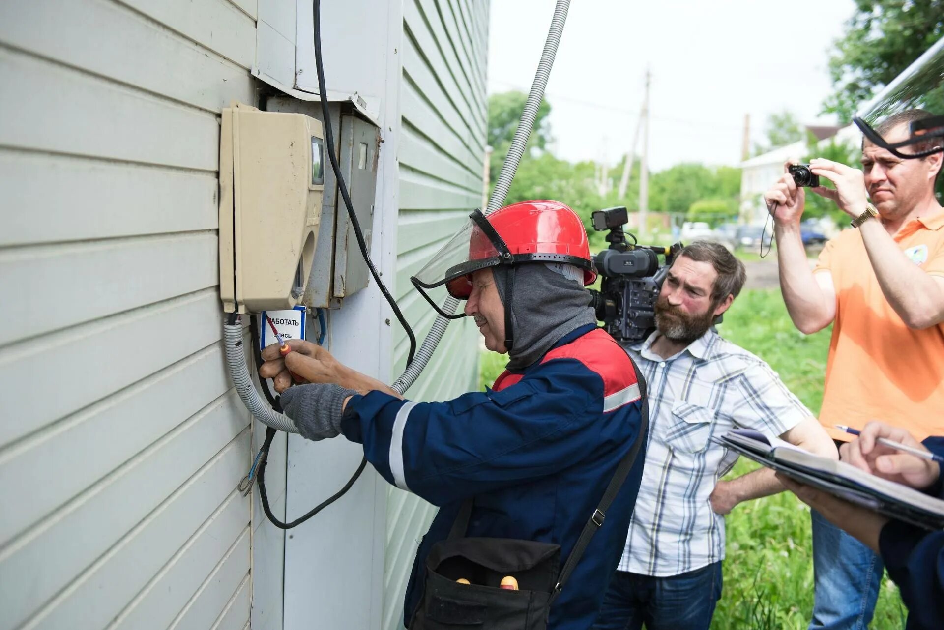 Присоединение к электрическим сетям. Воровство электрооборудования. Энергопринимающее устройство потребителя это. Незаконное потребление электроэнергии. Способы определения безучетного потребления электроэнергии.