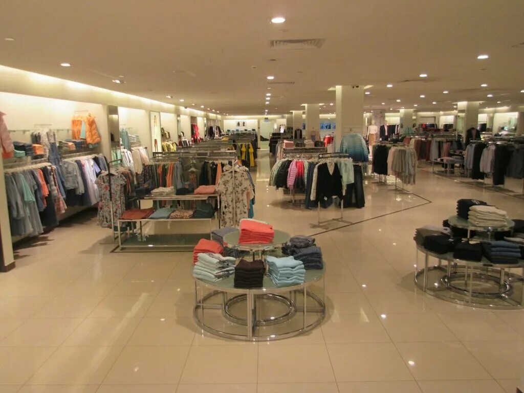 Top people магазин. петербургский стиль магазин женской одежды. женская одежда в рязани. ледяная витрина для шоурума. сток рязань одежда.