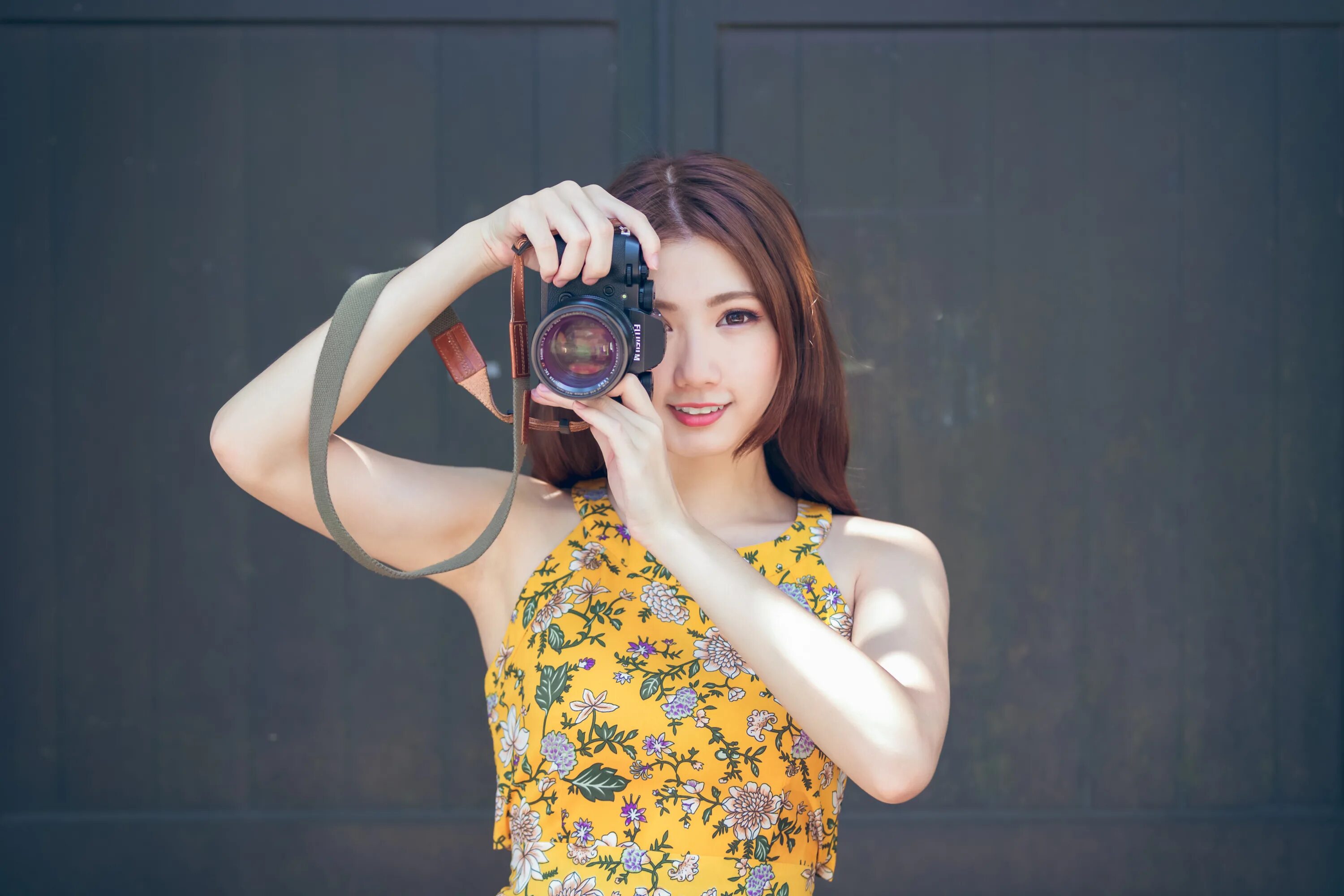 Скрытые камеры азиатские девушки. Азиатские девушки. азиат с фотоаппаратом. девушка азиатка с фотоаппаратом. девушка с фотоаппаратом референс.