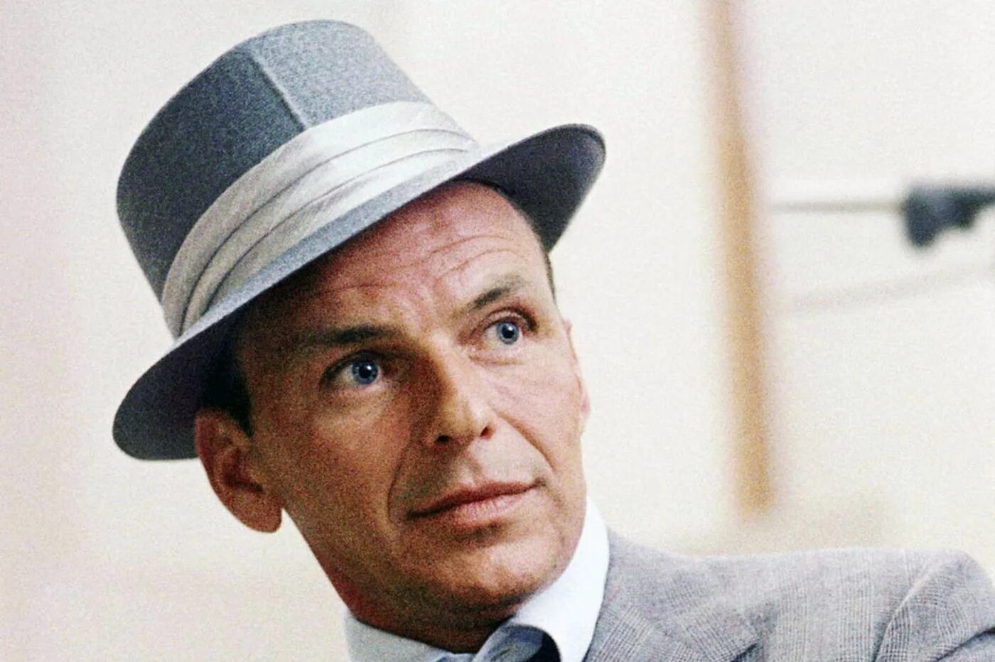 Синатра. Frank Sinatra. Фрэнк Синатра молодой. Фрэнк Синатра фото. Язык фрэнка синатры