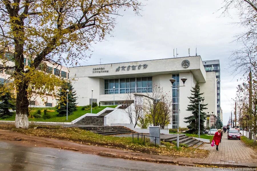 Дк аксион ул максима горького 92 ижевск. Дворец культуры аксион. Аксион ижевск концертный зал. Дк аксион ижевск парковка. Зрительный зал аксион ижевск.