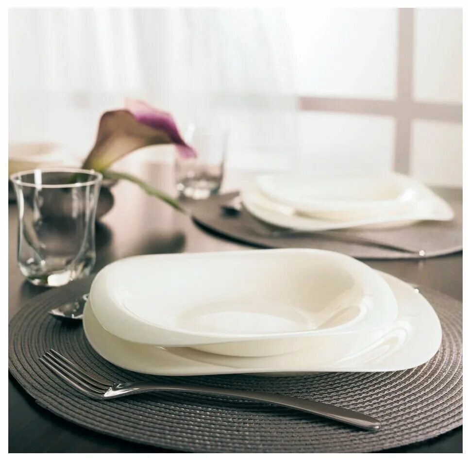 тарелки необычной формы. поделки из виниловых пластинок. тарелка с высокими бортами. тарелка для пасты cabare. гнутые деревянные изделия.