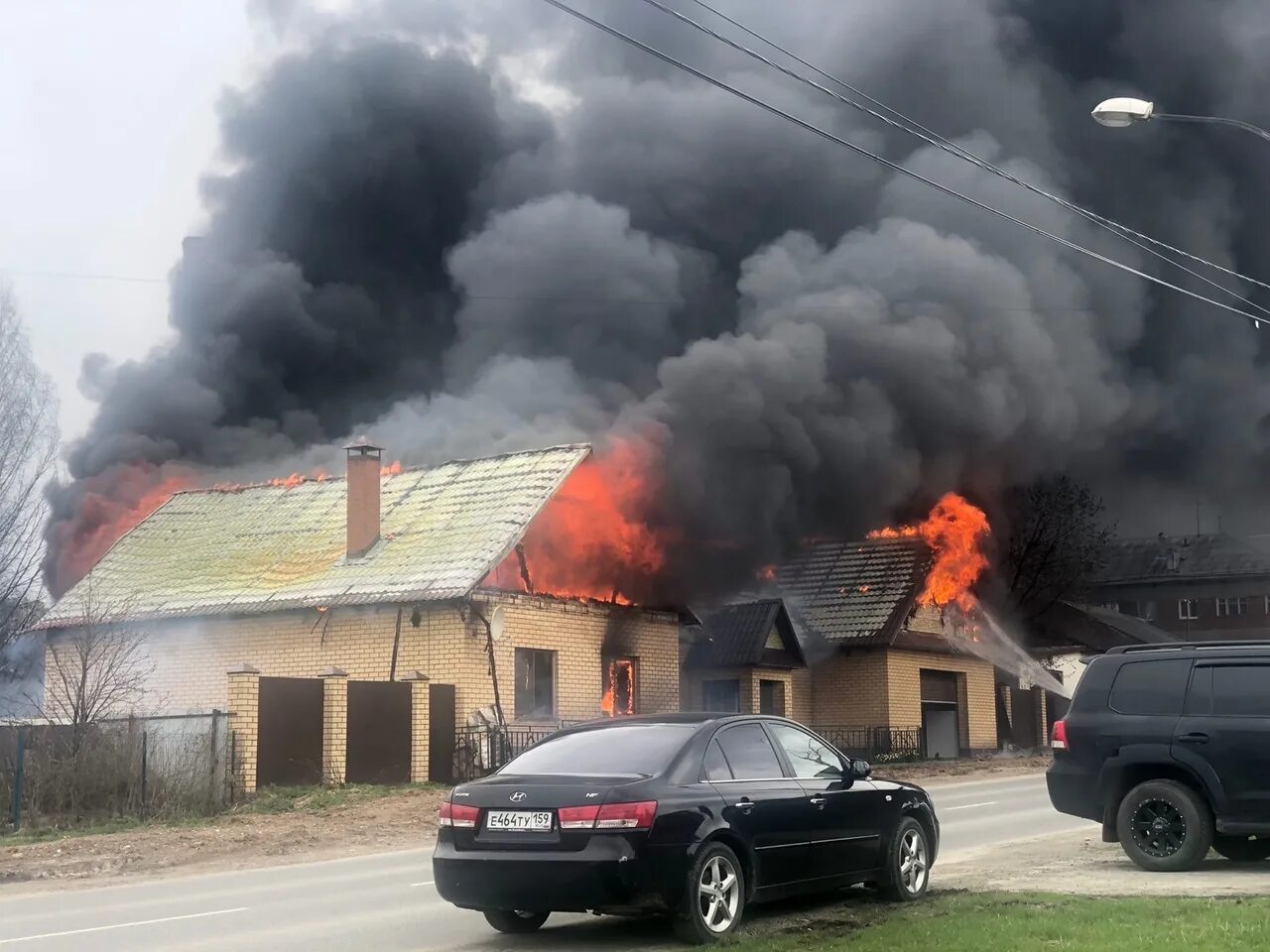 Пожары. Горящий дом. Пожар в доме. Пожар в частном доме. Горел дом черняховского