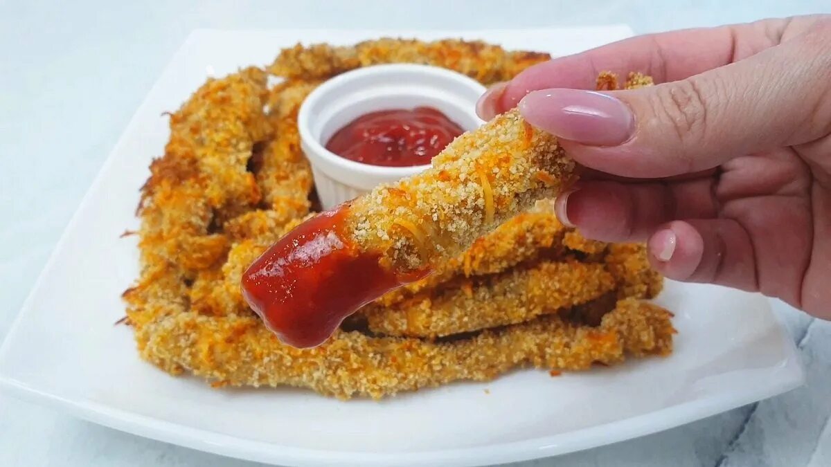 Как приготовить стрипсы как в kfc. Стрипсы кфс. хрустящие стрипсы. стрипсы курчинские. стрипсы золотой петушок вкусняшки.