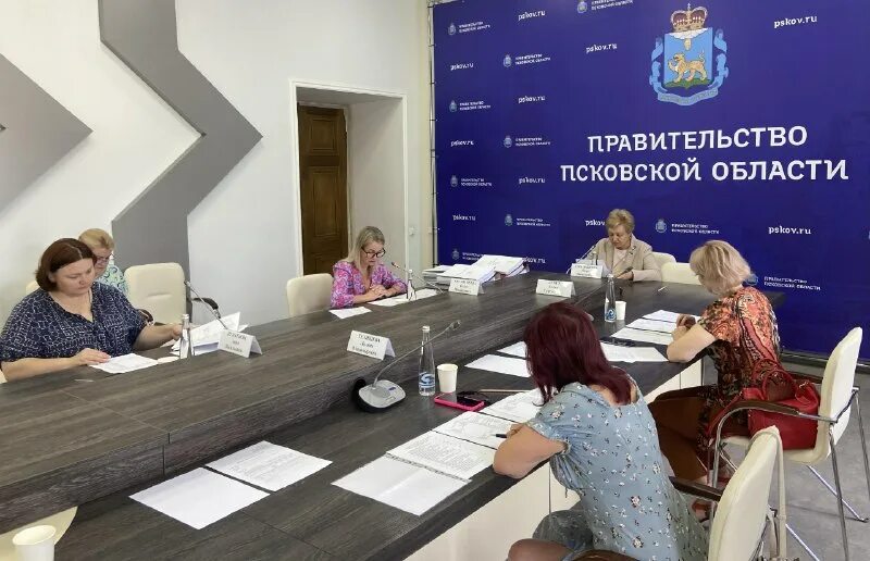 Сайт администрации опочецкого района псковской области. Защита пскова. Защита пскова. Женщина руководитель фото. Стратегическая сессия.