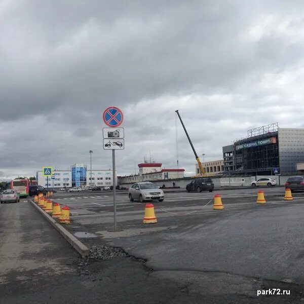 Парковка у парка галицкого в краснодаре. Автомобильный рынок. Где оставить машину в краснодаре. Парковка парк галицкого в краснодаре. Городские парковки краснодар.