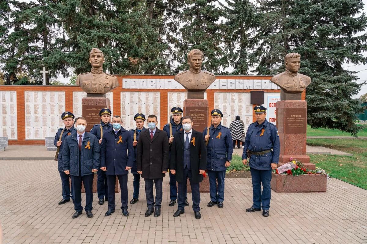 Вечный огонь станица Крыловская. Аллея славы станица Крыловская. Станица Крыловская Краснодарский край. Краснодарский край Крыловский район станица Крыловская.