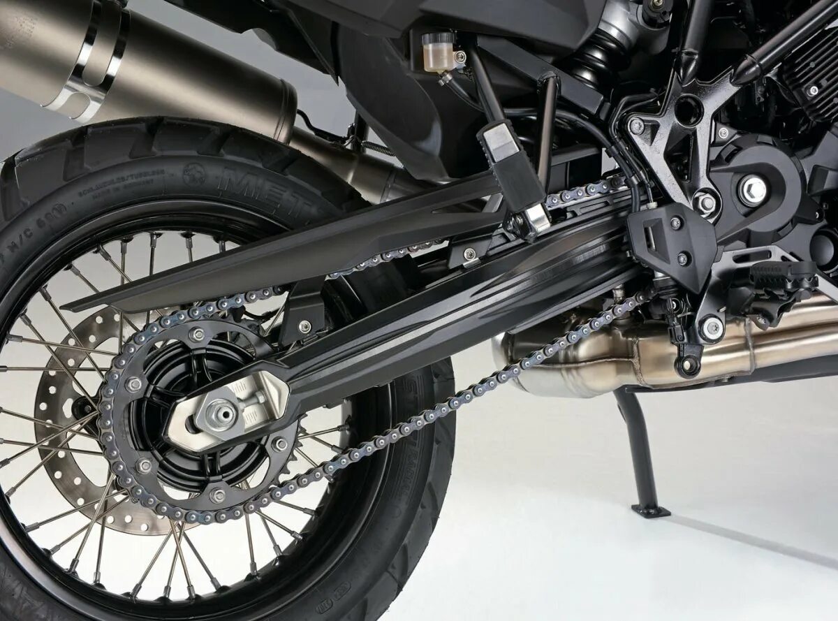 Bmw-r 1 200 gs. Кардан на мотоцикле. Мотоциклы с карданом. Мотоцикл хонда с карданом 1200. Мотоцикл бмв с карданным приводом.