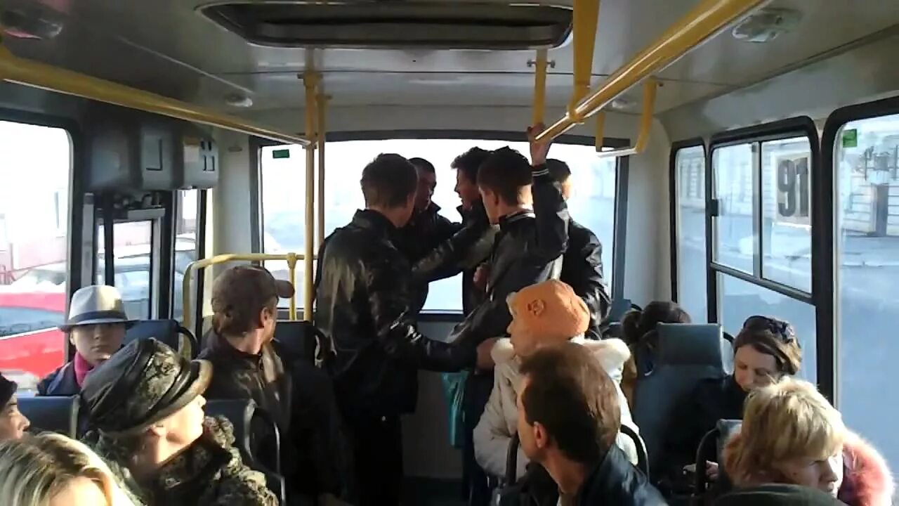 Автобус. Подростки в автобусе. Разговор в общественном транспорте. Разговор в автобусе.