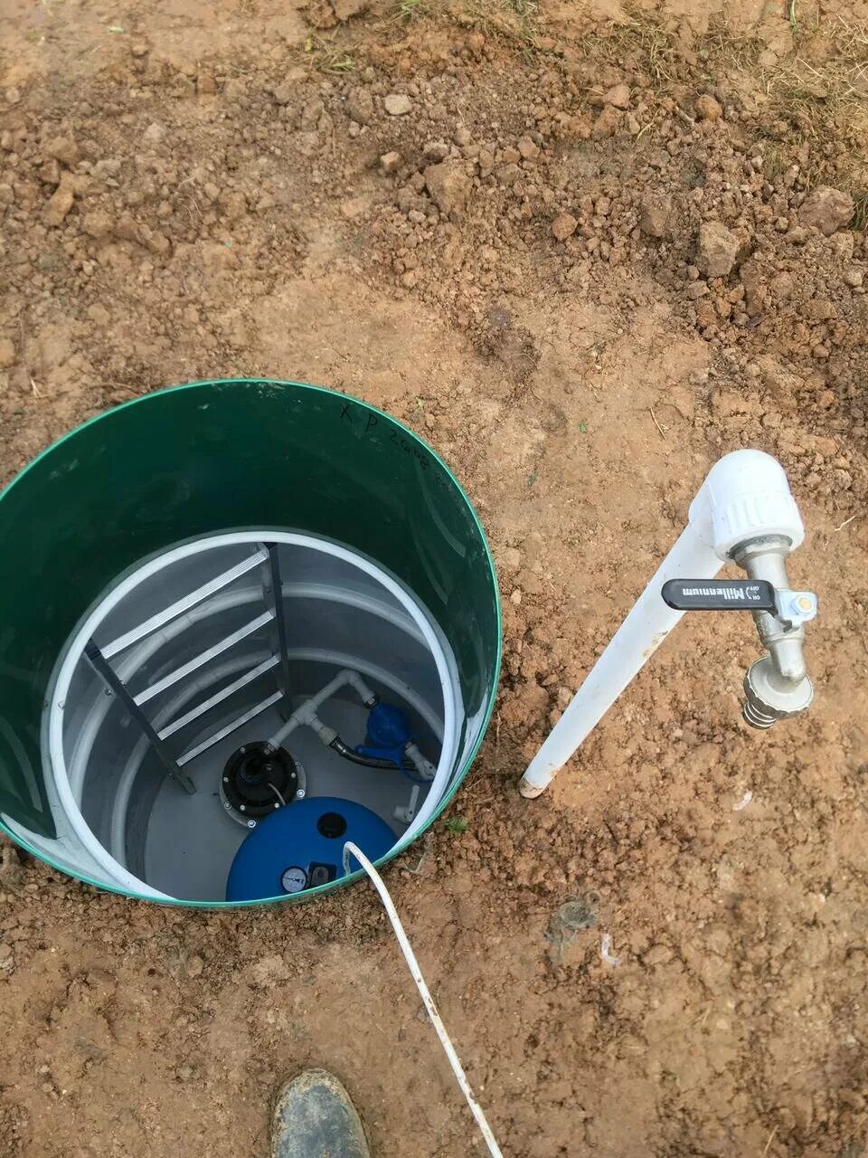 бурение скважин приямок. кессон под скважину. обустройство приямка для скважины. обустройство скважины на воду. кессон биикс.