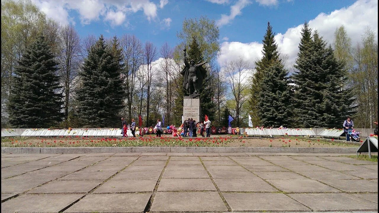 Холмитянин в холме новгородской области. Холм Новгородская область площадь Победы. Город холм мемориал. Г холм Новгородской области пл. Победы. Город холм площадь Победы.