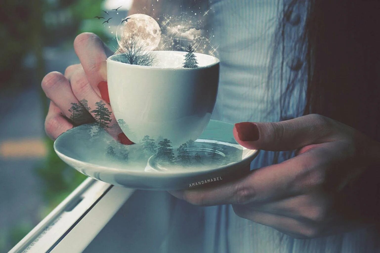 Улыбка согревает душу. Кружка чая в руках. Волшебное утро. Доброе волшебное утро. Красота в простых вещах.