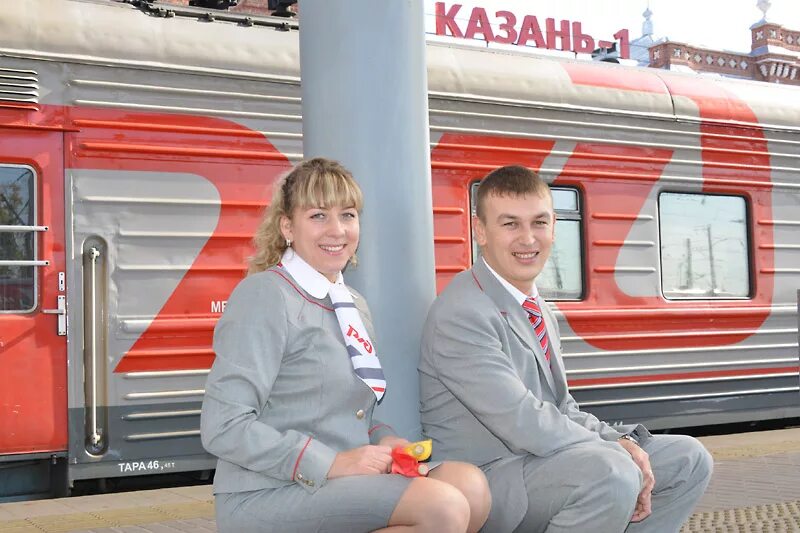 Форма фпк ржд. Проводник поезда. Проводник с подносом. Проводник вагона ржд. Обслуживание поездов фпк.