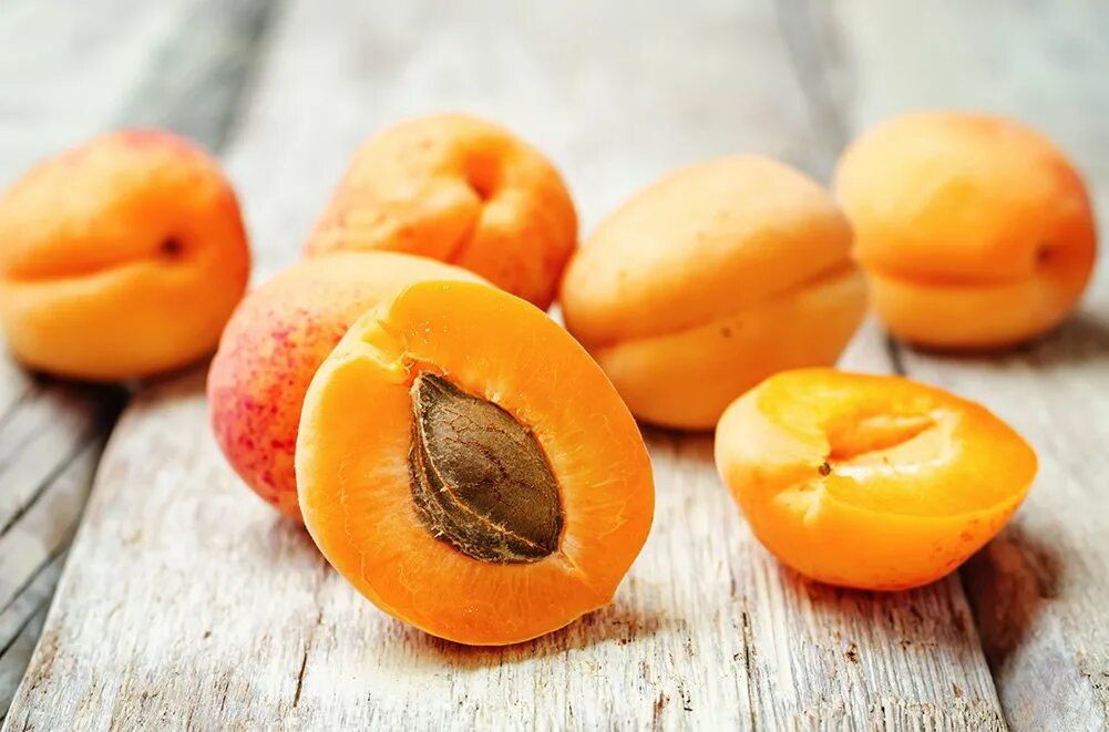 Сочный ароматный плод. Абрикос оранж Эрли. Априкот абрикосовый. Абрикос в разрезе.